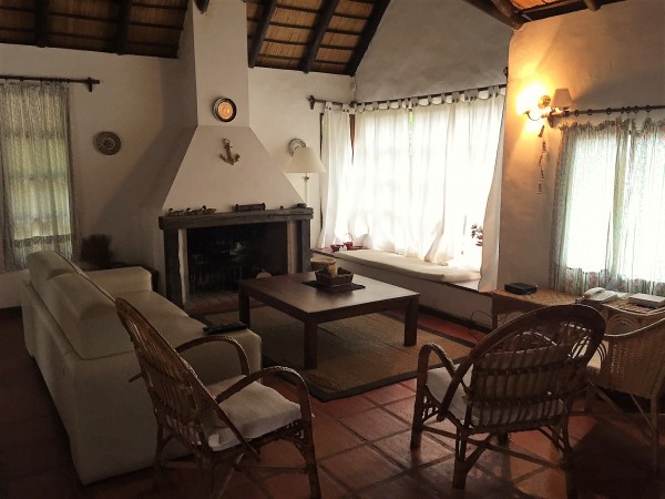 EXCELENTE CHALET 4 DORMITORIOS MAS DEPENDENCIA EN LA PARADA 35 DE LA MANSA -PUNTA DEL ESTE   