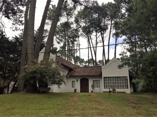 EXCELENTE CHALET 4 DORMITORIOS MAS DEPENDENCIA EN LA PARADA 35 DE LA MANSA -PUNTA DEL ESTE   