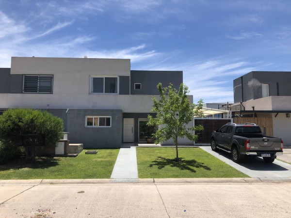 VENTA CASA 4 DORMITORIOS -DEP. - PARRILLA -  PILETA -CASAS DE SANTA MARIA