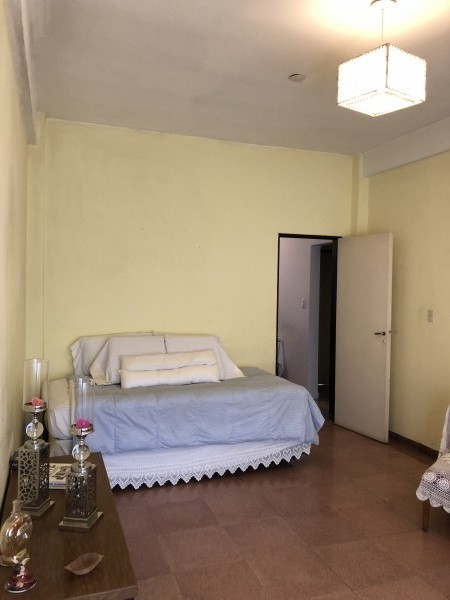 EXCELENTE CASA MULTI FAMILIAR  - MUY BUENA ZONA - BOULOGNE-  son 3 ph en un lote