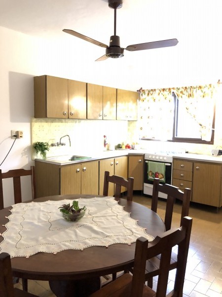 EXCELENTE CASA MULTI FAMILIAR  - MUY BUENA ZONA - BOULOGNE-  son 3 ph en un lote