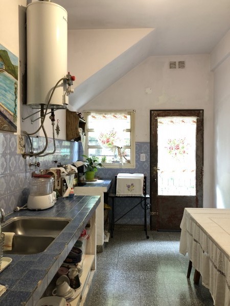 EXCELENTE CASA MULTI FAMILIAR  - MUY BUENA ZONA - BOULOGNE-  son 3 ph en un lote