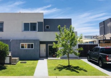 VENTA CASA 4 DORMITORIOS -DEP. - PARRILLA -  PILETA -CASAS DE SANTA MARIA